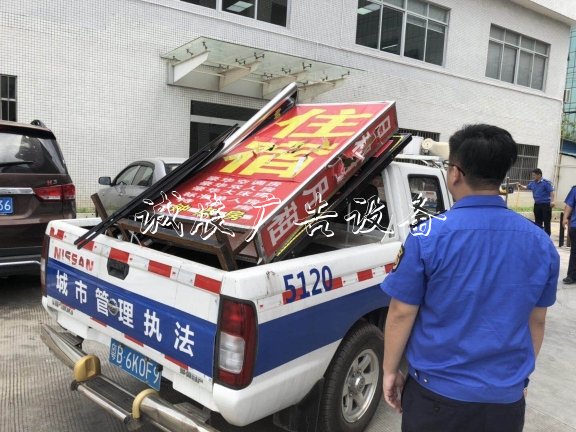 深圳沙井：強(qiáng)力整治違宣傳欄廠家規(guī)移動(dòng)燈箱廣告，為民除