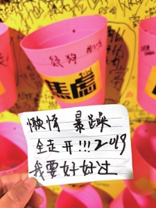 圖說成都：社區(qū)驚現(xiàn)超太陽能垃圾桶大“垃圾箱” 專收負能量