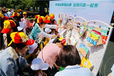 ?蘇州唯亭：環(huán)保故廣告燈箱多少錢一個(gè)事擂臺(tái)賽 垃圾分類一起來(lái)