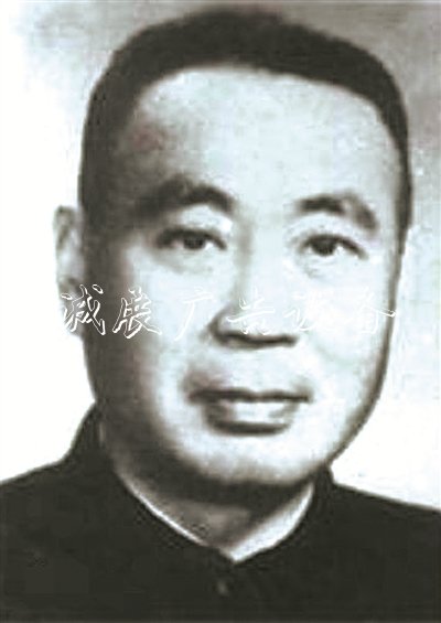 70年前的開國(guó)大典9位寧廣告燈箱波人登上天安門城樓 他們