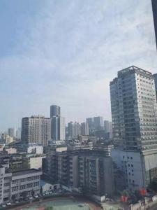 11日午間,成都陽光明媚