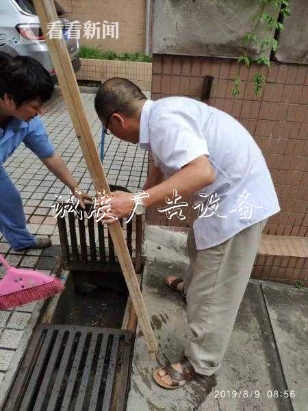 南京西路街道排查燈戶外滾動(dòng)燈箱箱道旗90個(gè) 高空廣告牌20塊