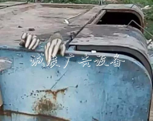 嚇人！這是什么垃圾？打文化宣傳欄開(kāi)垃圾箱后差點(diǎn)兒魂兒也沒(méi)了