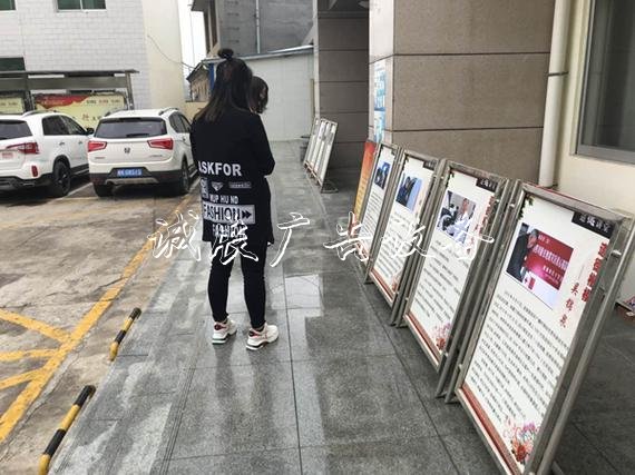 佳縣供電分公司開社區(qū)宣傳欄設好人事跡宣傳欄