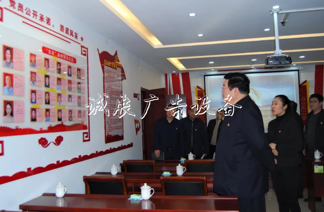 高碑店領(lǐng)導(dǎo)調(diào)研文明指路牌燈箱城市創(chuàng)建和基層黨建工作