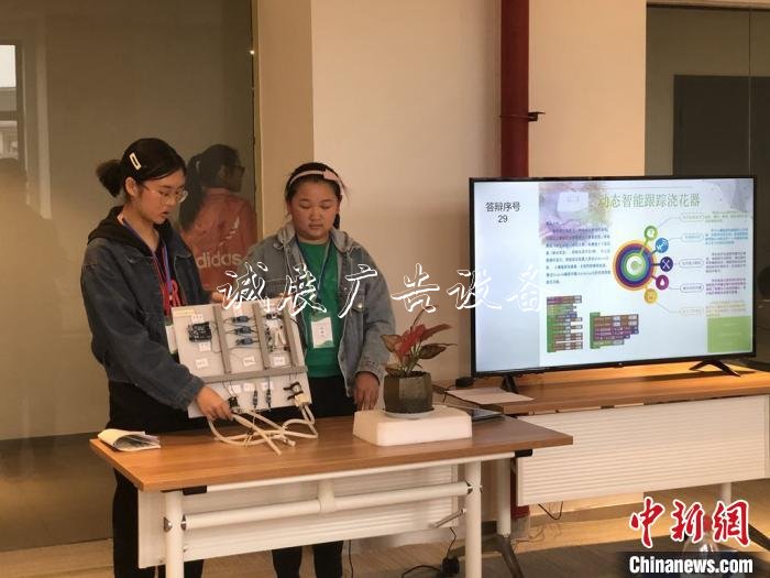 自動分類垃圾桶、智能澆路燈燈箱花器 上?！?0后”展示科創(chuàng)實(shí)力