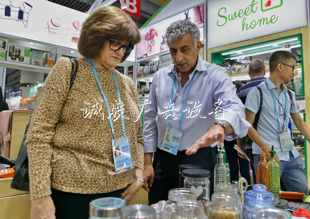 紙杯手套垃圾桶也能成就大事業(yè)！廣交會(huì)外貿(mào)企業(yè)如何“小題大作”(2)