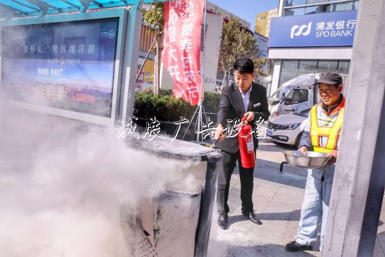 煙頭又惹禍垃圾桶起火分類垃圾亭！市民環(huán)衛(wèi)齊心兩分鐘化險(xiǎn)