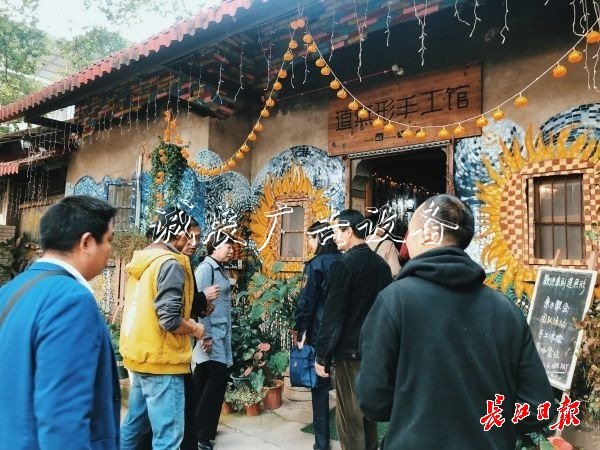 “手機內(nèi)存不夠用了”指路牌，他們用鏡頭點贊東湖文