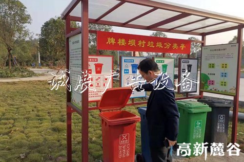 長沙高新區(qū)：培養(yǎng)垃圾分類學(xué)校宣傳欄好習(xí)慣 推進(jìn)垃圾分類工作上新臺階