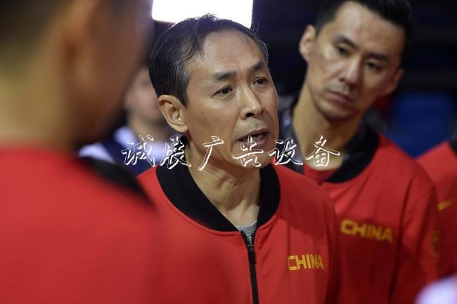 許利民在暫停時布置戰(zhàn)術