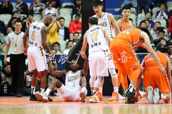 CBA聯(lián)賽：廣東、廣廈輕指路牌燈箱松取勝，四川客場逆轉(zhuǎn)山