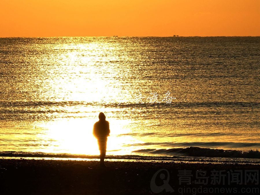 冬日早晨 在青島來一燈箱場令人振奮的“夸父逐日”