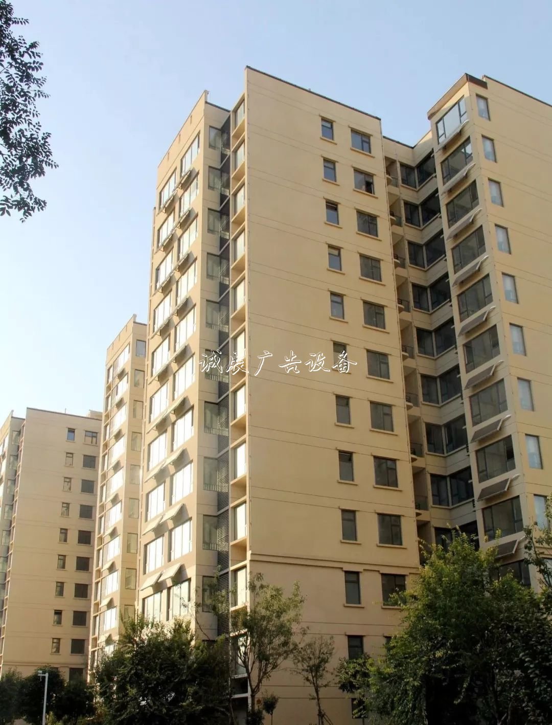 歸家是最美的期待 富戶外滾動(dòng)燈箱椿·滏河源交房倒計(jì)時(shí)！