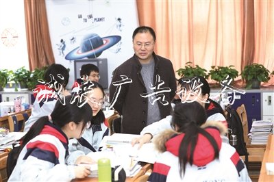 教得活、學(xué)得嗨滾動式燈箱 金中“生命課堂”獲贊