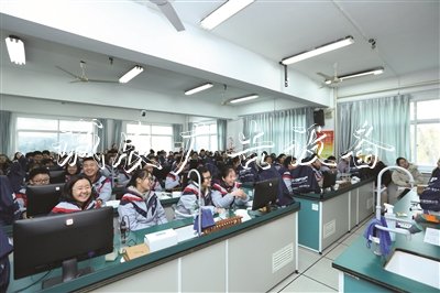 教得活、學(xué)得嗨滾動式燈箱 金中“生命課堂”獲贊