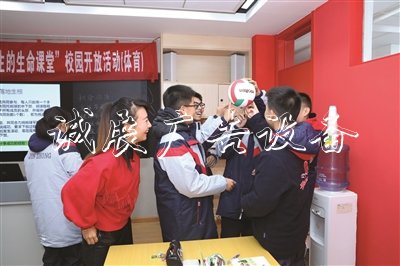 教得活、學(xué)得嗨滾動式燈箱 金中“生命課堂”獲贊