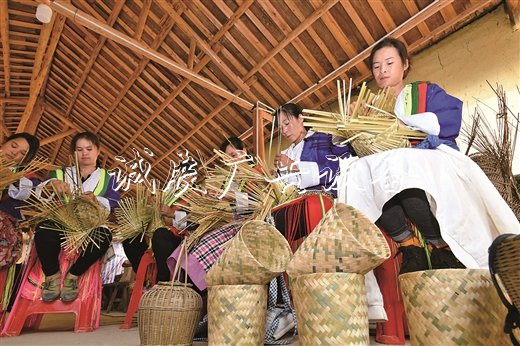 深山土瑤戶(hù)外滾動(dòng)燈箱脫貧路