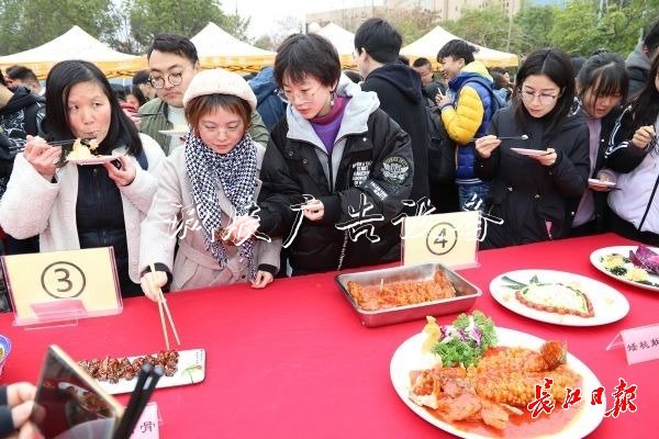 “舌尖上的武科大社區(qū)宣傳欄”美食評(píng)比大賽開賽