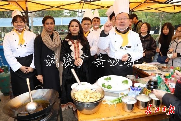 “舌尖上的武科大社區(qū)宣傳欄”美食評(píng)比大賽開賽