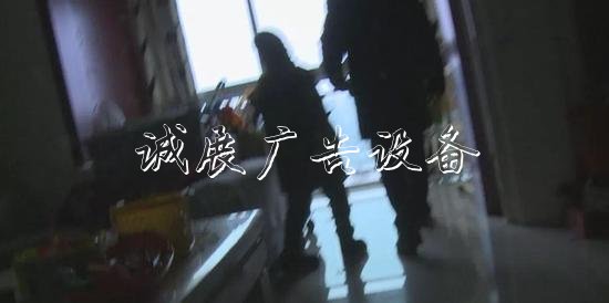 嚇人！樂(lè)山城區(qū)一小垃圾收集亭區(qū)一扇窗戶從15樓墜下