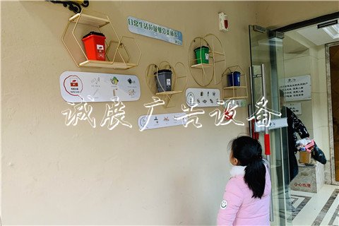 ?蘇州唯亭街道首個(gè)滾動(dòng)燈箱垃圾分類(lèi)示范樓道揭幕