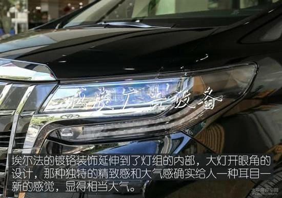 豐田埃爾法叫板奔馳路燈燈箱S級 誰更舒適和尊貴？