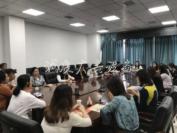 周至縣直機(jī)關(guān)工委到縣行政審批服務(wù)宣傳欄廠家局開(kāi)展機(jī)關(guān)黨建“互查、互評(píng)、互學(xué)、互促”活動(dòng)