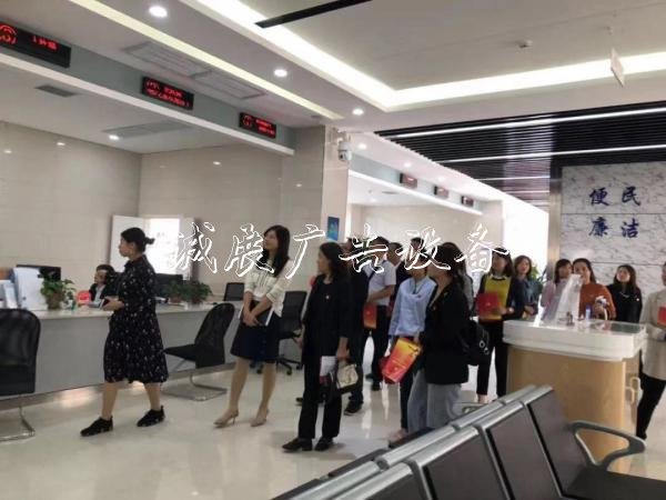 周至縣直機(jī)關(guān)工委到縣行政審批服務(wù)宣傳欄廠家局開(kāi)展機(jī)關(guān)黨建“互查、互評(píng)、互學(xué)、互促”活動(dòng)