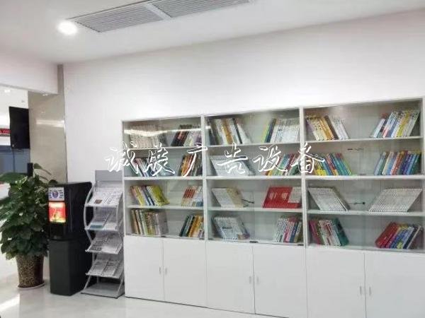 周至縣直機(jī)關(guān)工委到縣行政審批服務(wù)宣傳欄廠家局開(kāi)展機(jī)關(guān)黨建“互查、互評(píng)、互學(xué)、互促”活動(dòng)