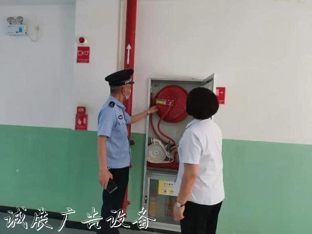 【治庸·鐵軍】“后浪路牌”返校，社區(qū)民警助學(xué)忙