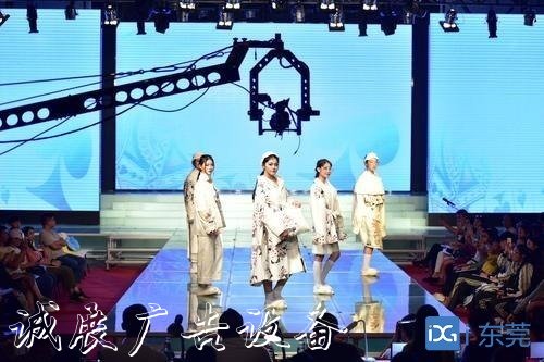 美好職教為美好生活奠基——東文化宣傳欄莞市紡織服裝學(xué)?！懊篮寐毥獭臂`行紀(jì)實(shí)
