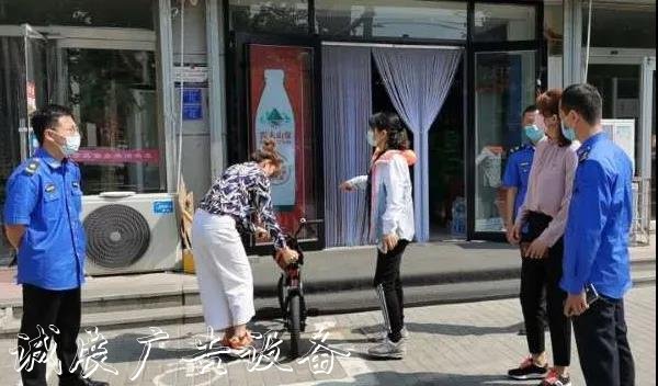 寒亭街道各社區(qū)積極開展社區(qū)宣傳欄環(huán)境整治活動(dòng) 扮靚美麗家園