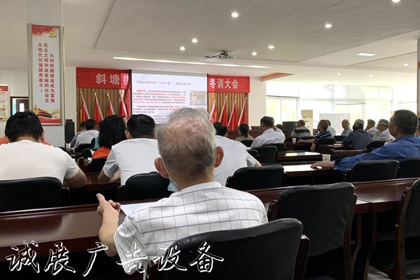 上下齊心 蘇州新東苑宣傳欄廠家社區(qū)引領(lǐng)垃圾分類新時(shí)尚
