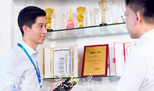 百姓網(wǎng)優(yōu)秀代理商：宣傳欄5年業(yè)績暴增20倍，90后詮釋“