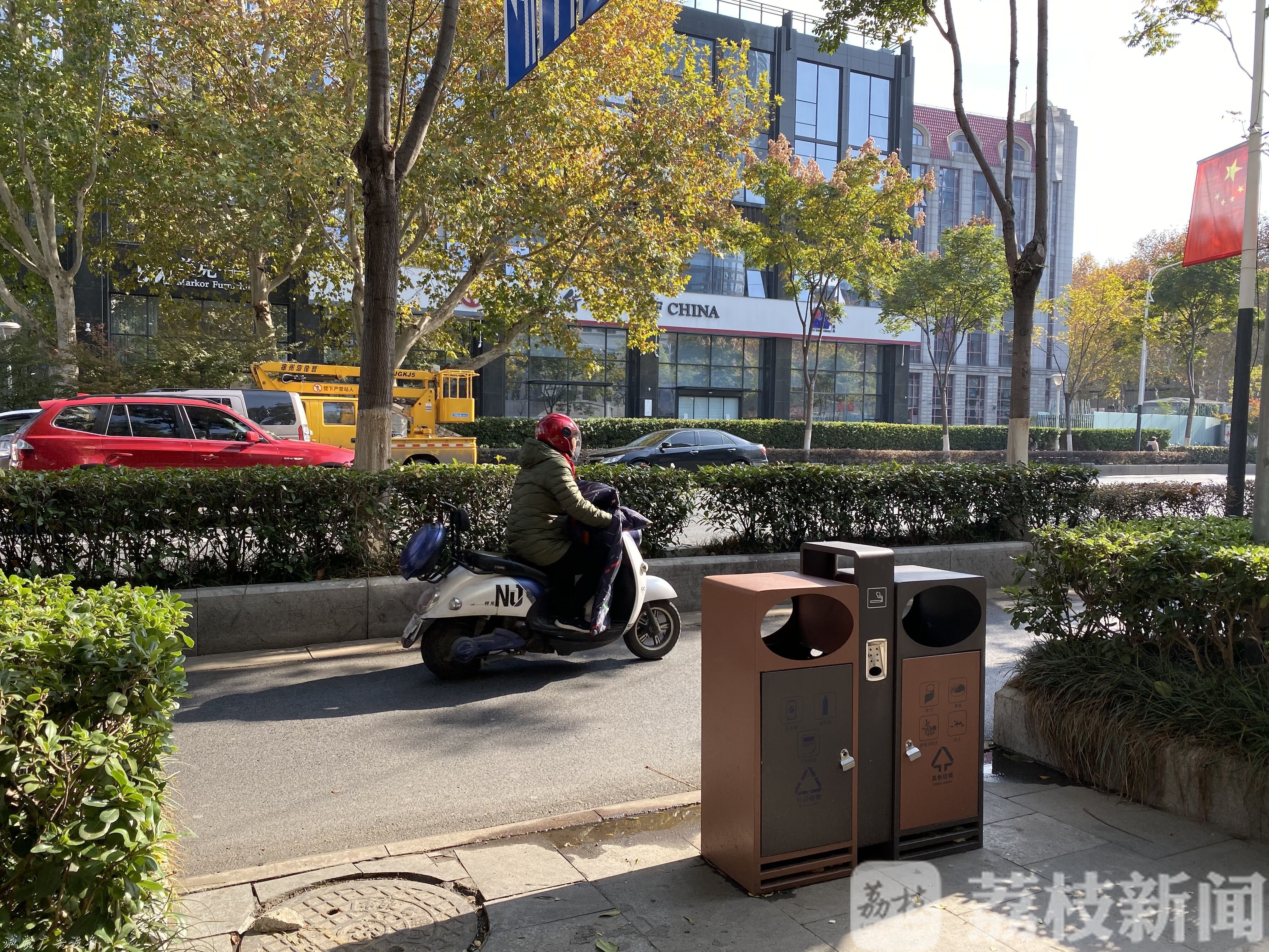江蘇要取消路邊垃圾桶廣告燈箱？沒(méi)了垃圾桶，你會(huì)怎么