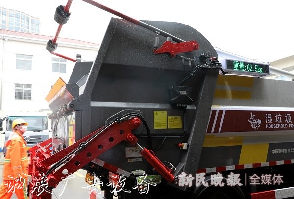 垃圾箱細(xì)節(jié)取勝收運(yùn)車太陽能垃圾桶自動(dòng)稱重 這里的垃圾分類