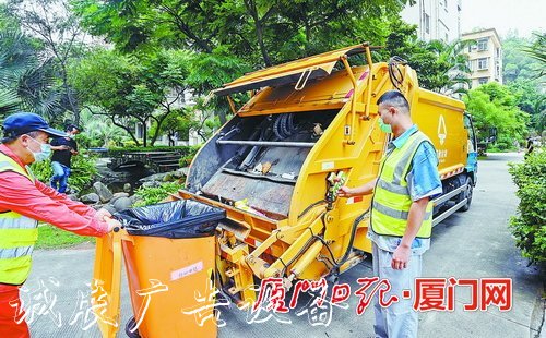 廈門建立“垃圾分類直運宣傳欄”模式 專車收運直達處理廠