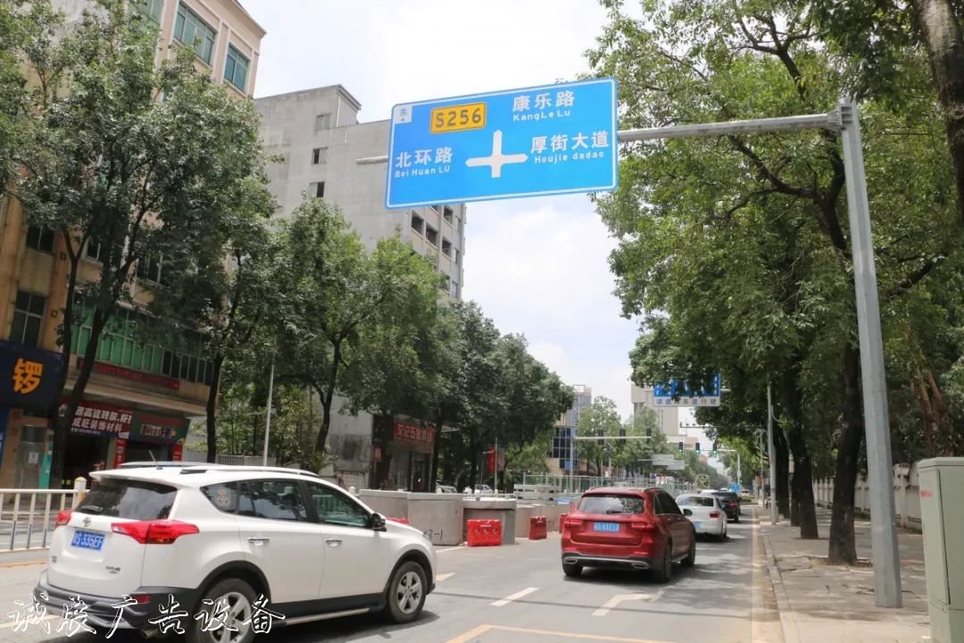 厚街幾處錯誤路牌社區(qū)宣傳欄，害慘懵懂司機(jī)！