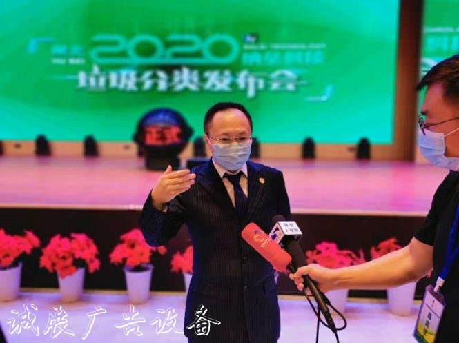 新型無人值守垃圾箱滾動式燈箱房現(xiàn)身武漢 一年內(nèi)將鋪放
