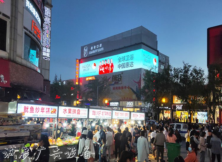 解析山西太原性價(jià)比高閱報(bào)欄燈箱的市區(qū)戶外樓頂廣告牌匯