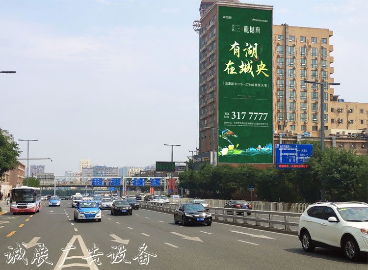 解析山西太原性價(jià)比高閱報(bào)欄燈箱的市區(qū)戶外樓頂廣告牌匯