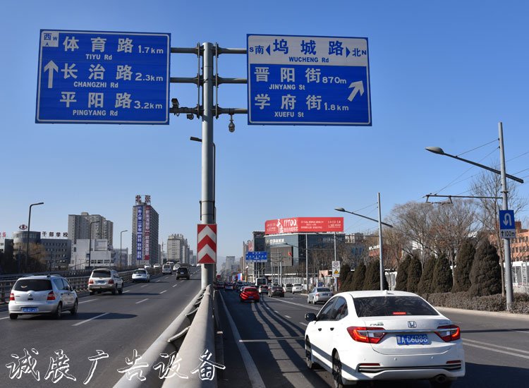 解析山西太原性價(jià)比高閱報(bào)欄燈箱的市區(qū)戶外樓頂廣告牌匯