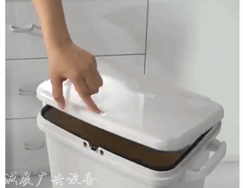 來自日本的干濕分離垃廣告燈箱圾桶，終于換掉了居委會