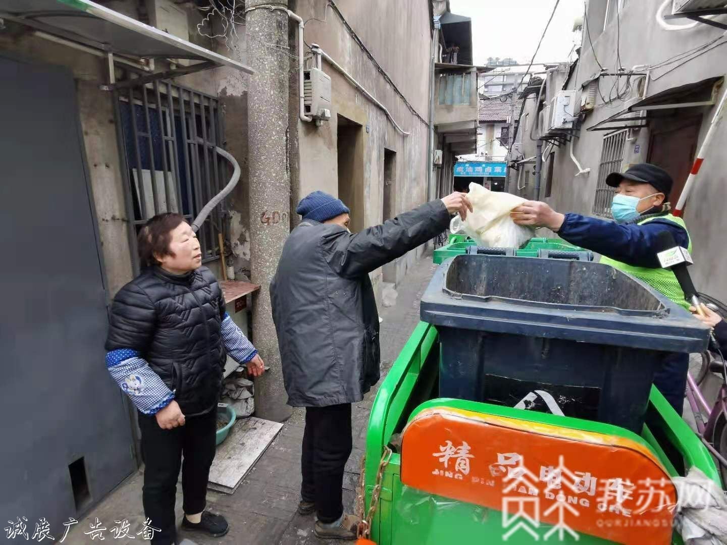 流動車定時上門收垃圾學校宣傳欄 這樣的垃圾收集方式你見過嗎？